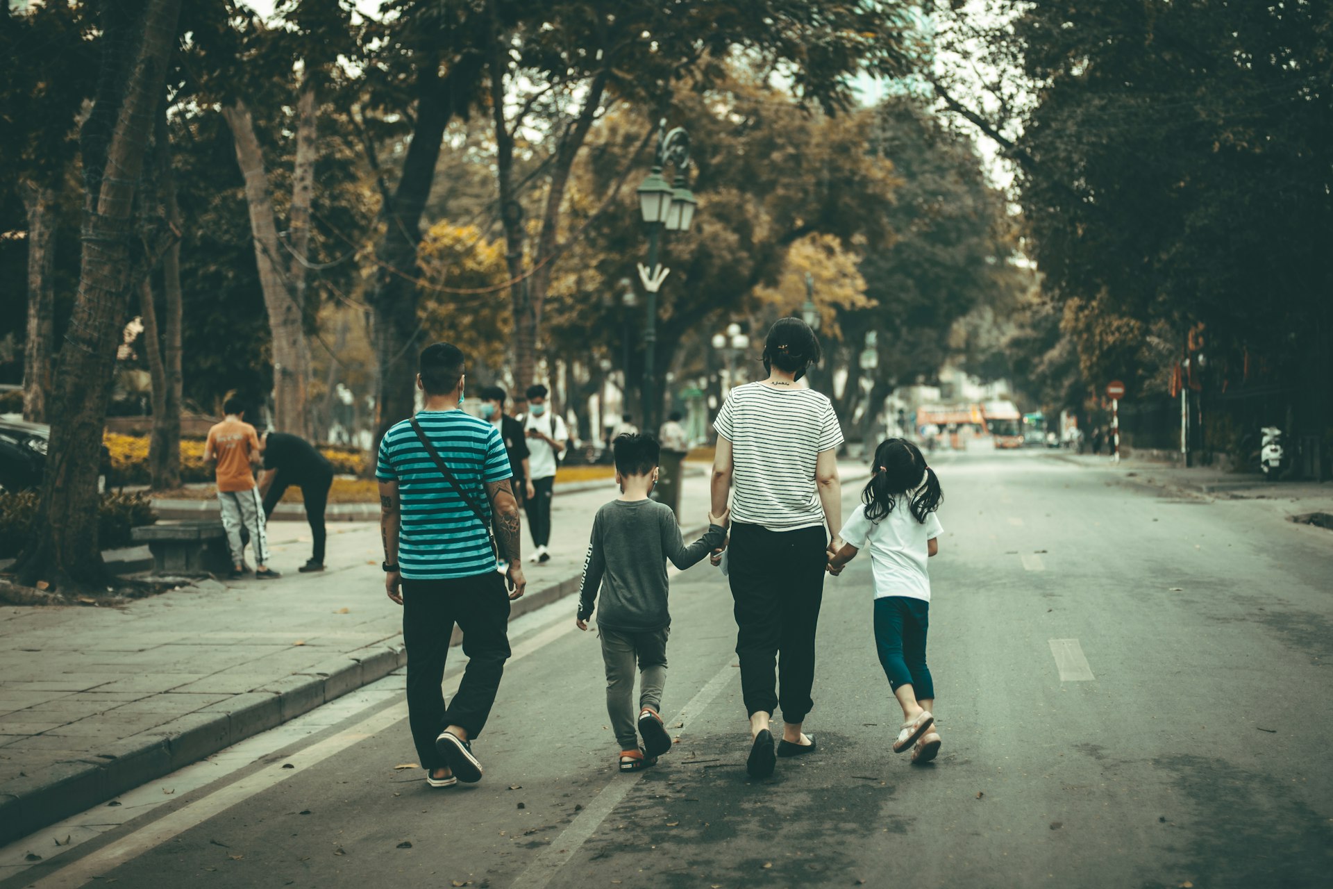 Navigating Family Relationships Through Relocation: Challenges, Adaptation, and Support Strategies